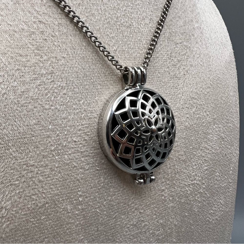 Silver Tone Essential Oil Diffuser Locket - image 3